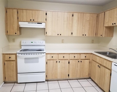 8202 Broward Place - Photo Thumbnail 18