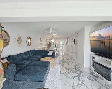 573 Boca Ciega Point Boulevard N - Photo Thumbnail 5