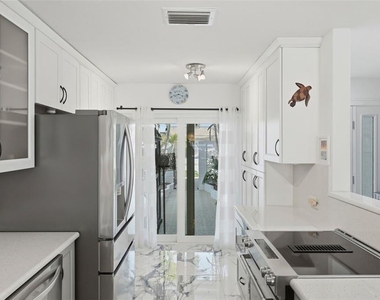 573 Boca Ciega Point Boulevard N - Photo Thumbnail 8