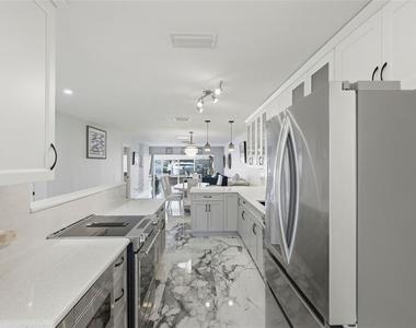 573 Boca Ciega Point Boulevard N - Photo Thumbnail 9