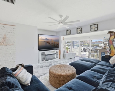 573 Boca Ciega Point Boulevard N - Photo Thumbnail 4