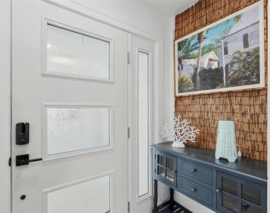 573 Boca Ciega Point Boulevard N - Photo Thumbnail 3