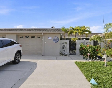 573 Boca Ciega Point Boulevard N - Photo Thumbnail 2