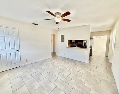 4109 W Wallace Avenue - Photo Thumbnail 3