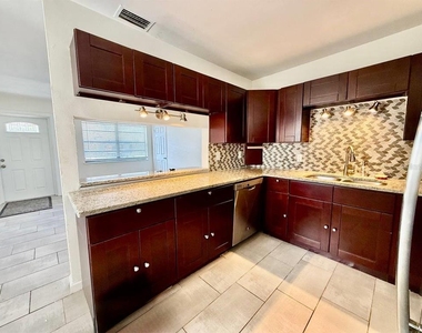 4109 W Wallace Avenue - Photo Thumbnail 7