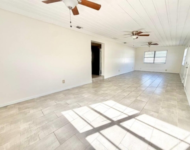 4109 W Wallace Avenue - Photo Thumbnail 10