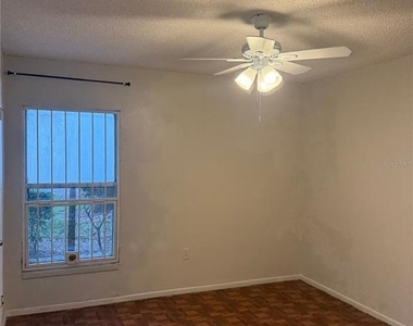 3827 Bay Club Circle - Photo Thumbnail 18