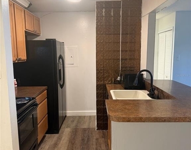 3827 Bay Club Circle - Photo Thumbnail 8