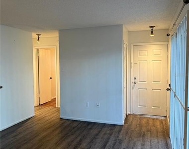 3827 Bay Club Circle - Photo Thumbnail 11
