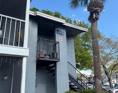 3827 Bay Club Circle - Photo Thumbnail 4