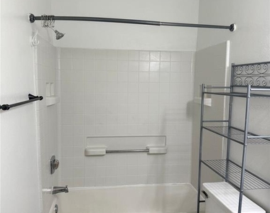 3827 Bay Club Circle - Photo Thumbnail 19