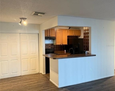 3827 Bay Club Circle - Photo Thumbnail 7