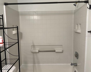 3827 Bay Club Circle - Photo Thumbnail 21