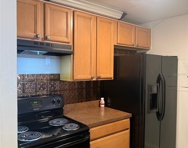 3827 Bay Club Circle - Photo Thumbnail 9