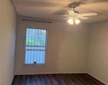 3827 Bay Club Circle - Photo Thumbnail 13