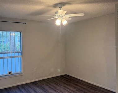 3827 Bay Club Circle - Photo Thumbnail 16