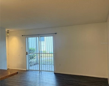 3827 Bay Club Circle - Photo Thumbnail 12