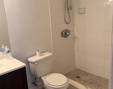 500 E Rosewood Lane - Photo Thumbnail 6