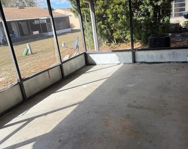 500 E Rosewood Lane - Photo Thumbnail 4