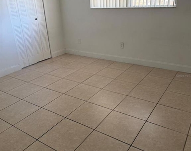 500 E Rosewood Lane - Photo Thumbnail 1