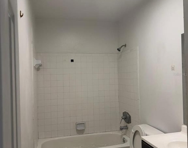 500 E Rosewood Lane - Photo Thumbnail 7