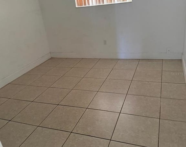 500 E Rosewood Lane - Photo Thumbnail 2