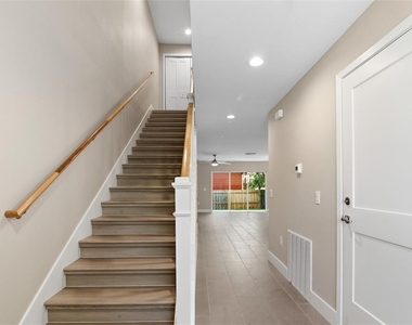 45 Se 15th Terrace - Photo Thumbnail 8