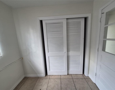 11 S Barbour Street - Photo Thumbnail 10