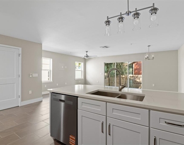 43 Se 15th Terrace - Photo Thumbnail 7