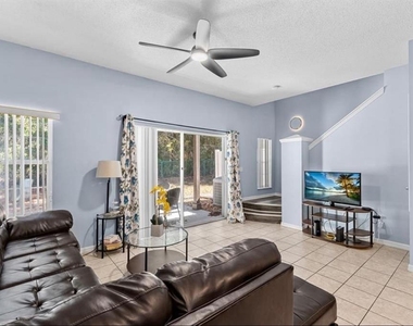 1017 Park Ridge Circle - Photo Thumbnail 7