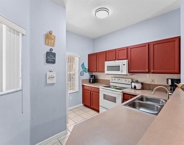 1017 Park Ridge Circle - Photo Thumbnail 3