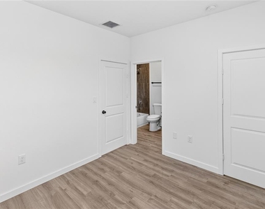 1611 Nw 29th Road - Photo Thumbnail 3