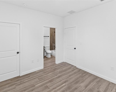 1611 Nw 29th Road - Photo Thumbnail 7