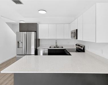 1611 Nw 29th Road - Photo Thumbnail 11