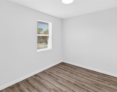 1611 Nw 29th Road - Photo Thumbnail 4