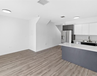 1611 Nw 29th Road - Photo Thumbnail 15