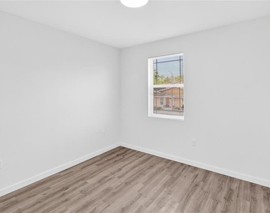 1611 Nw 29th Road - Photo Thumbnail 6