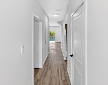 1611 Nw 29th Road - Photo Thumbnail 8