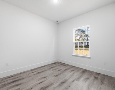 7047 N Lime Drive - Photo Thumbnail 17