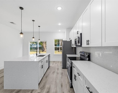7047 N Lime Drive - Photo Thumbnail 10