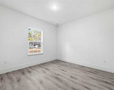 7047 N Lime Drive - Photo Thumbnail 23
