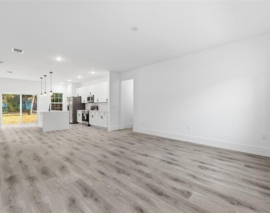 7047 N Lime Drive - Photo Thumbnail 5