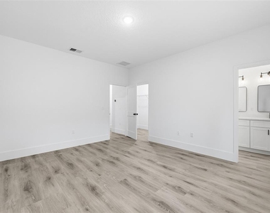 7047 N Lime Drive - Photo Thumbnail 14