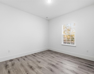 7047 N Lime Drive - Photo Thumbnail 20