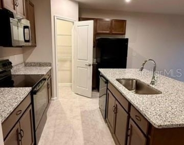 1607 Texas Avenue - Photo Thumbnail 3