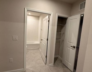 1607 Texas Avenue - Photo Thumbnail 10