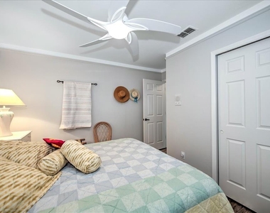 13681 Admiral Court - Photo Thumbnail 14