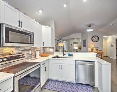13681 Admiral Court - Photo Thumbnail 11