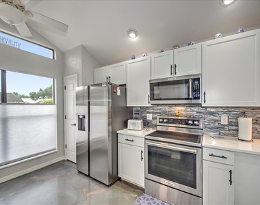 13681 Admiral Court - Photo Thumbnail 12