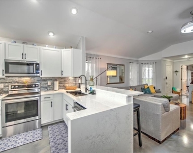 13681 Admiral Court - Photo Thumbnail 9